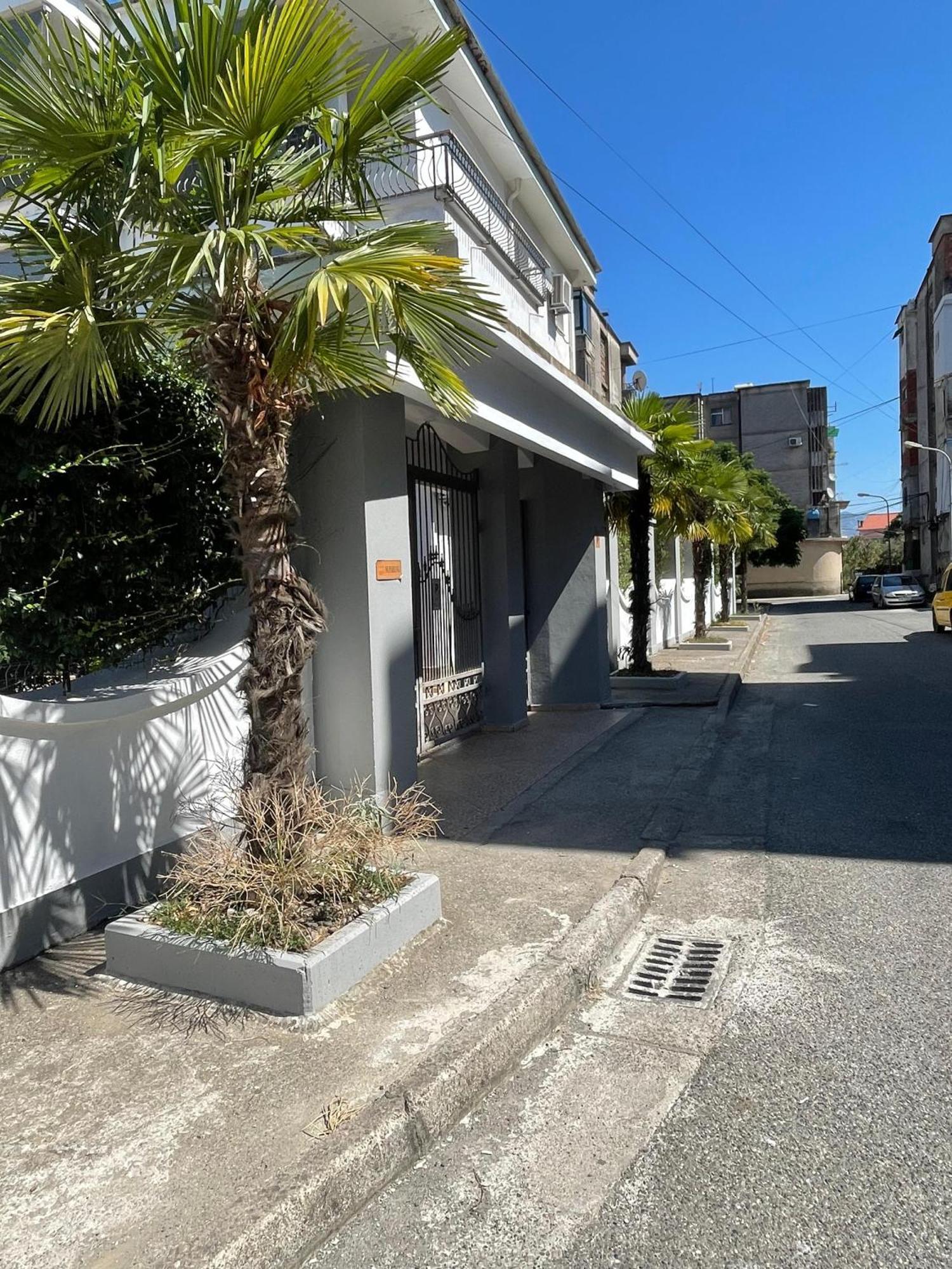 Las Palmas Guesthouse Shkodër エクステリア 写真
