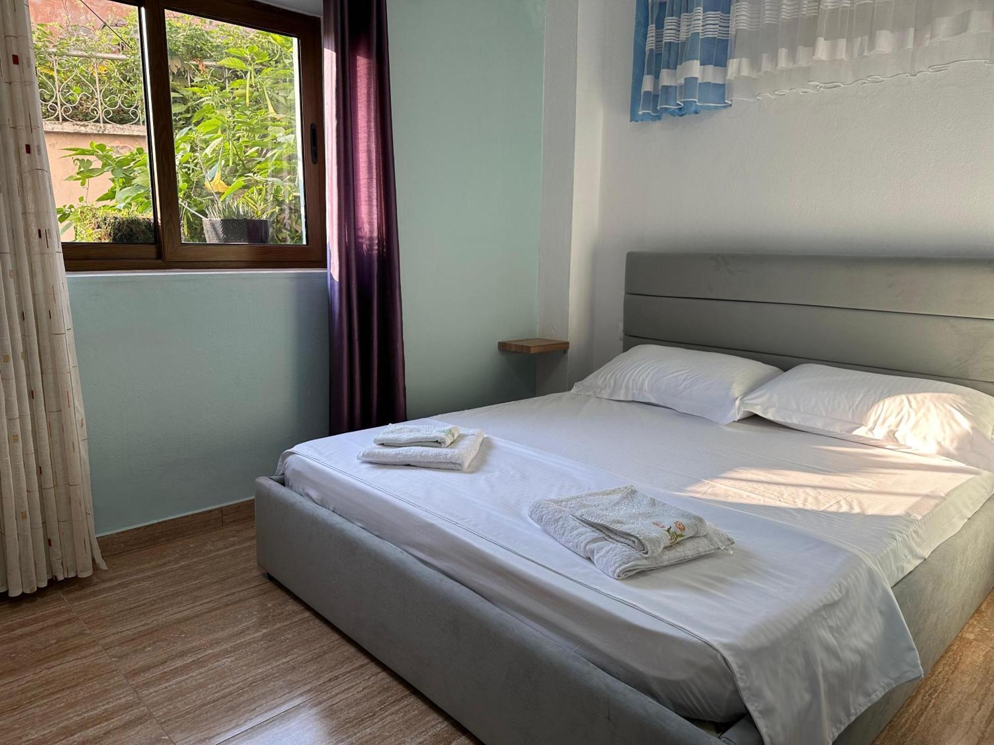 Las Palmas Guesthouse Shkodër エクステリア 写真