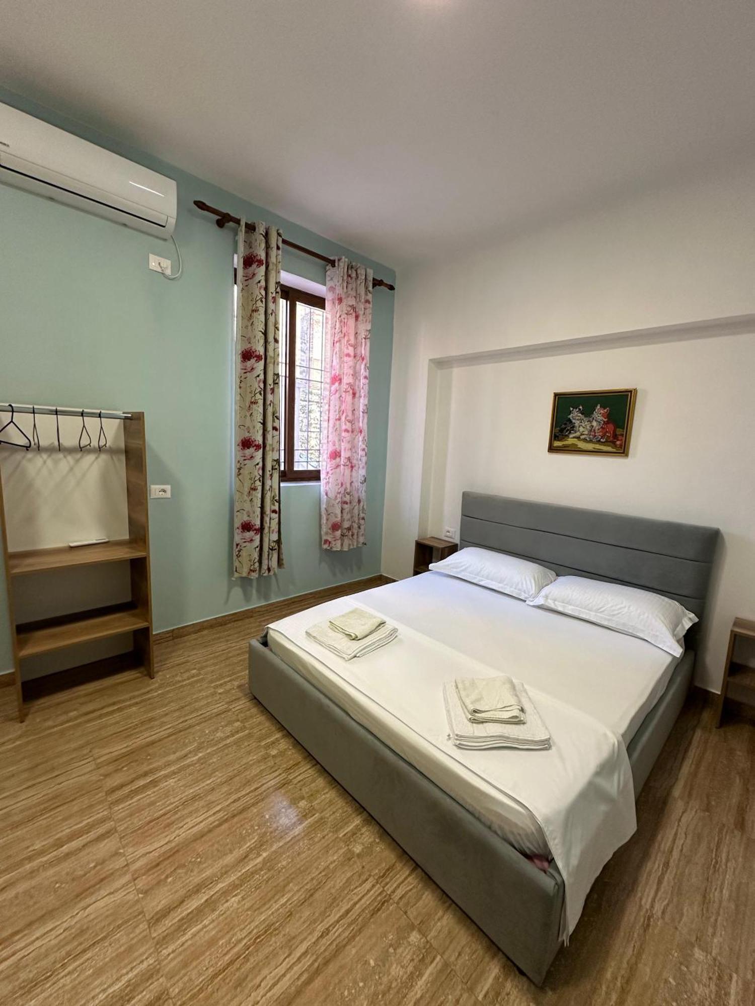 Las Palmas Guesthouse Shkodër エクステリア 写真